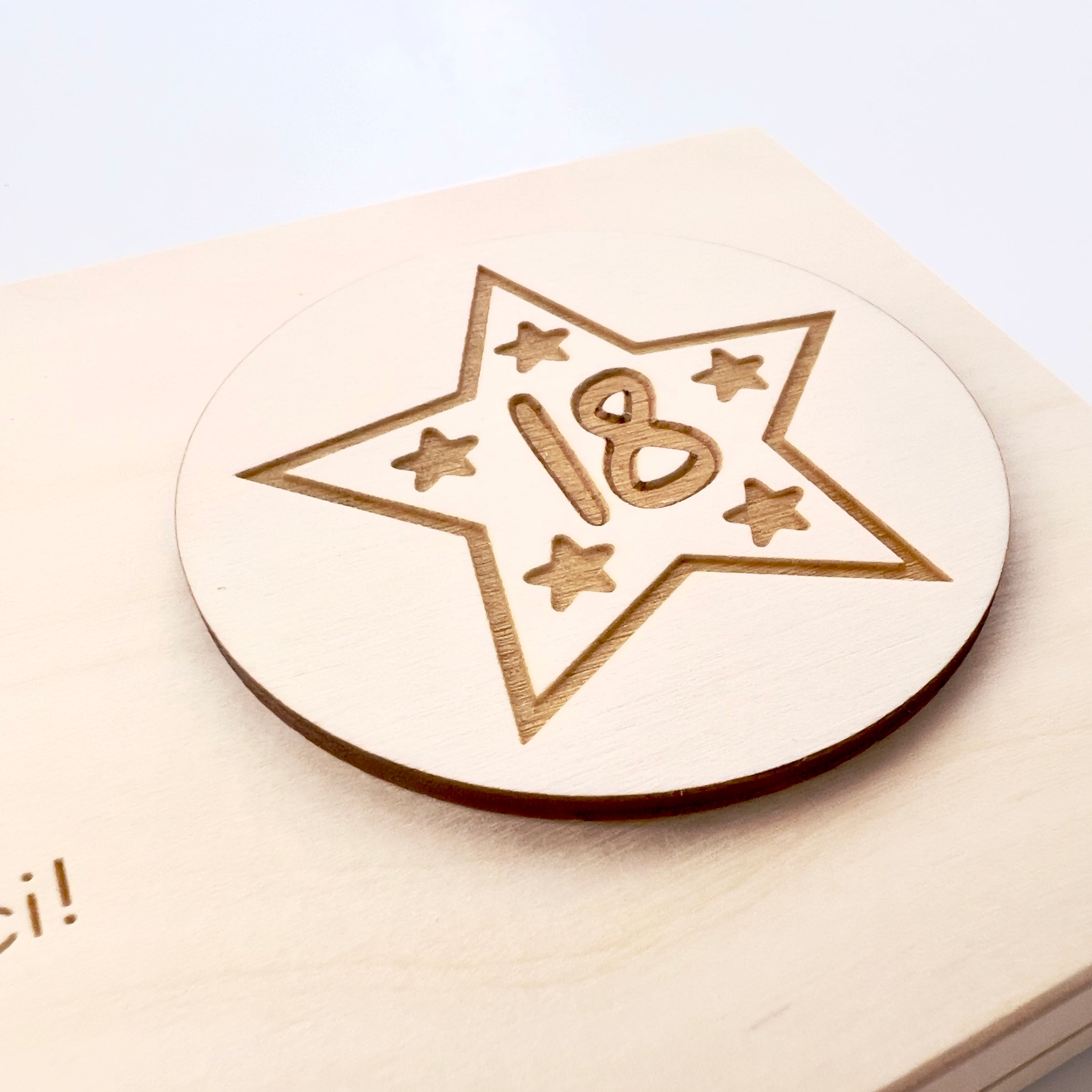 Pudełko na pieniądze na 18te urodziny ze wstążką personalizowane