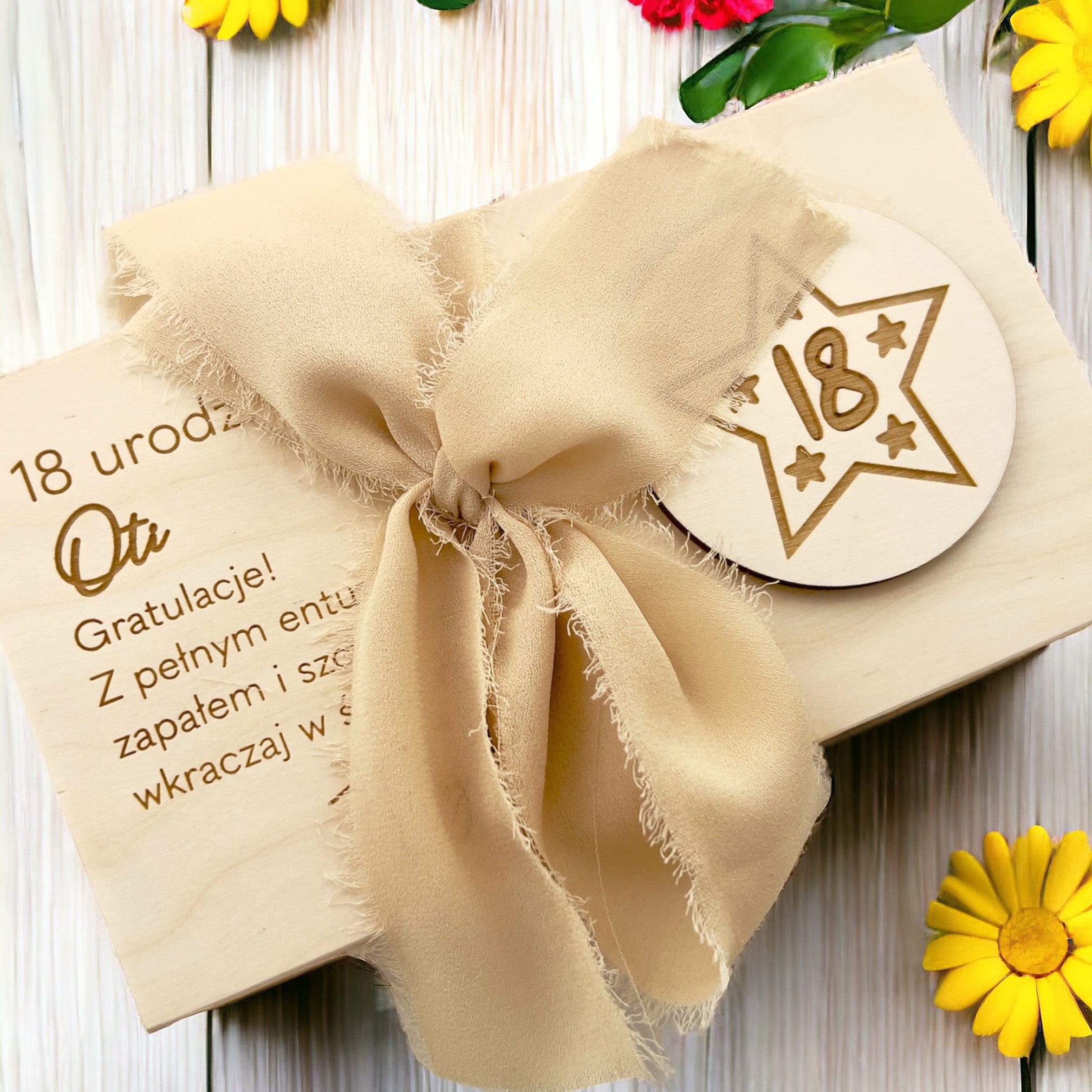Pudełko na pieniądze na 18te urodziny ze wstążką personalizowane
