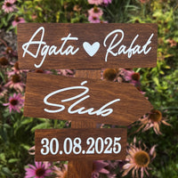 Topper na Tort Weselny – Drogowskaz Personalizowany | Drewniany, Styl Rustykalny i Boho